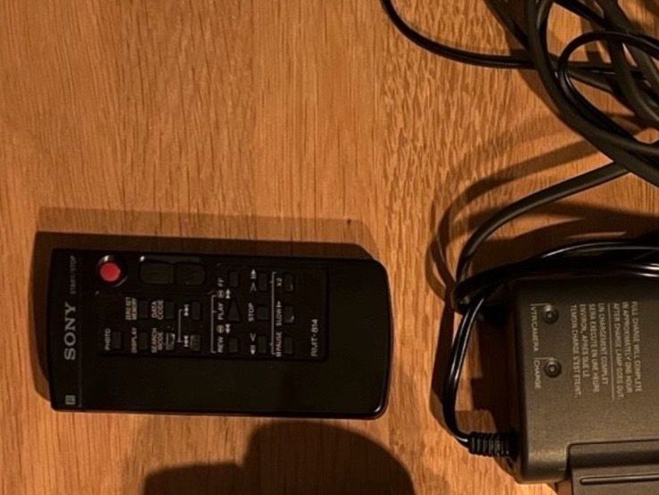 SONY HI8 Camcorder Spielt HI8 sowie Video8 Kassetten ab .. Kaufen auf Ricardo