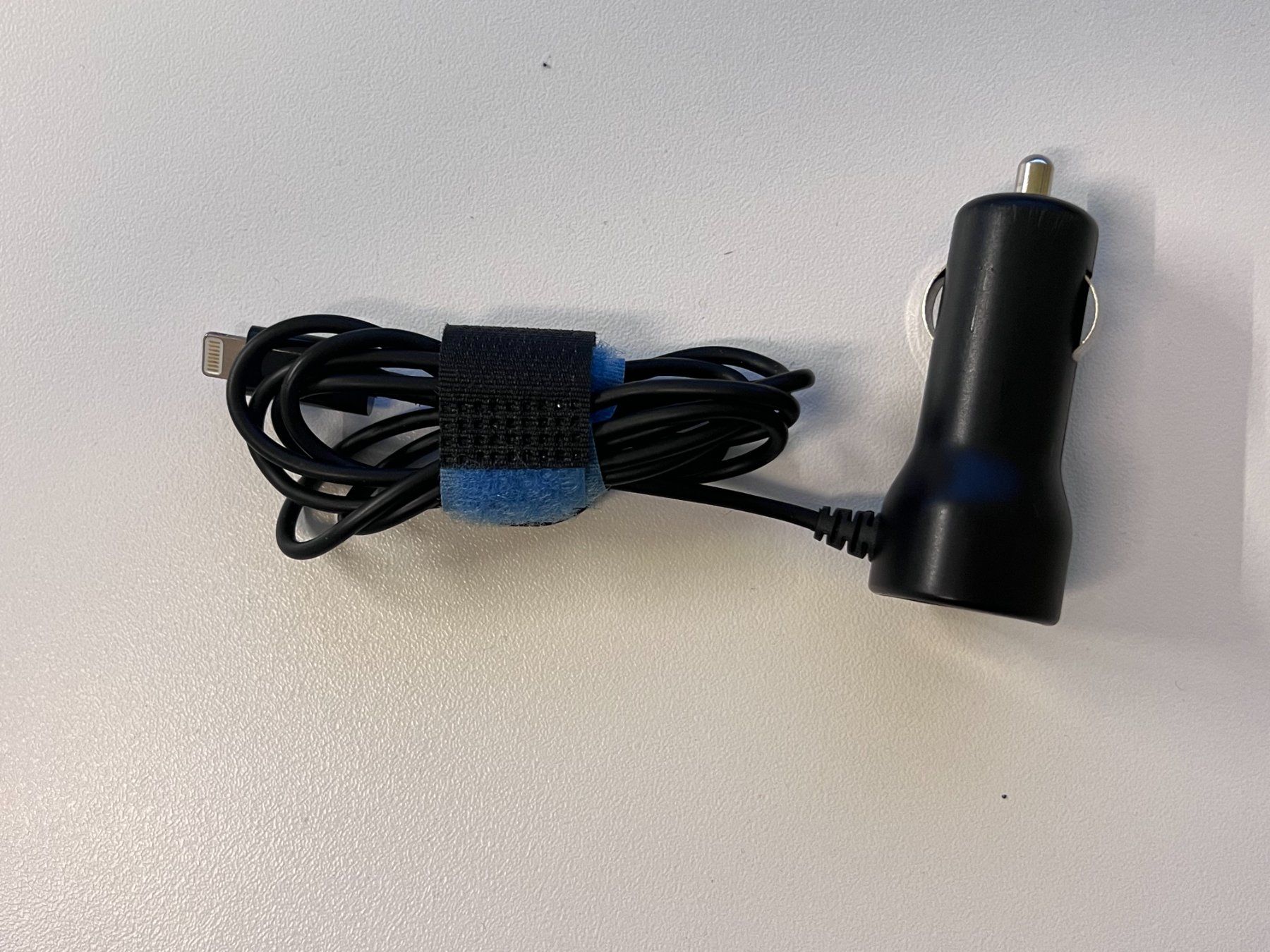 Caricabatterie: Lightning Autolader (Zigarettenanzünder) – Usato da Unterengstringen venduto da hausraus 1