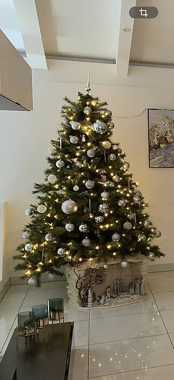 Toutes les décorations: Künstlicher Weihnachtsbaum mit Beleuchtung – D'occasion à Buchrain par bes_gzs6