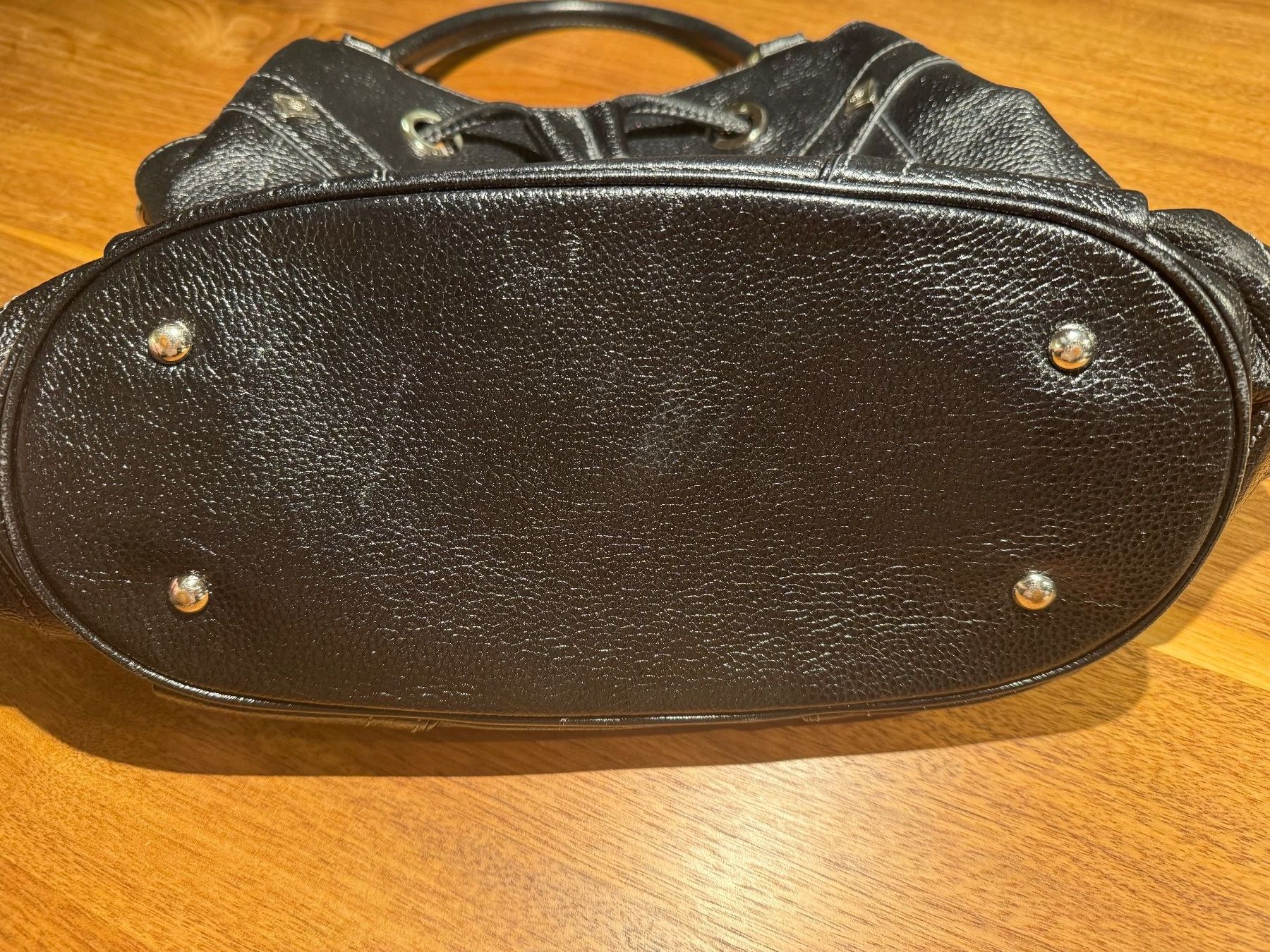 Mcm Borse da donna: MCM Beuteltasche Schwarz mit Schulterriemen – Usato da Cham venduto da Maya.B. 5