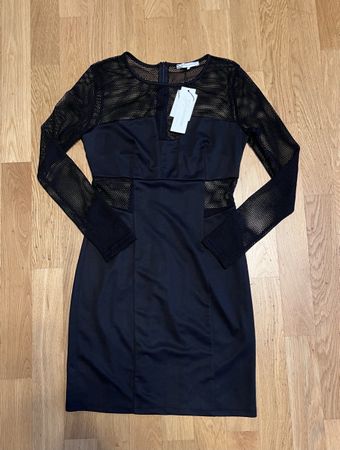 Glamorous Abendkleid mit Netzeinsatz Grösse S mit Etikett