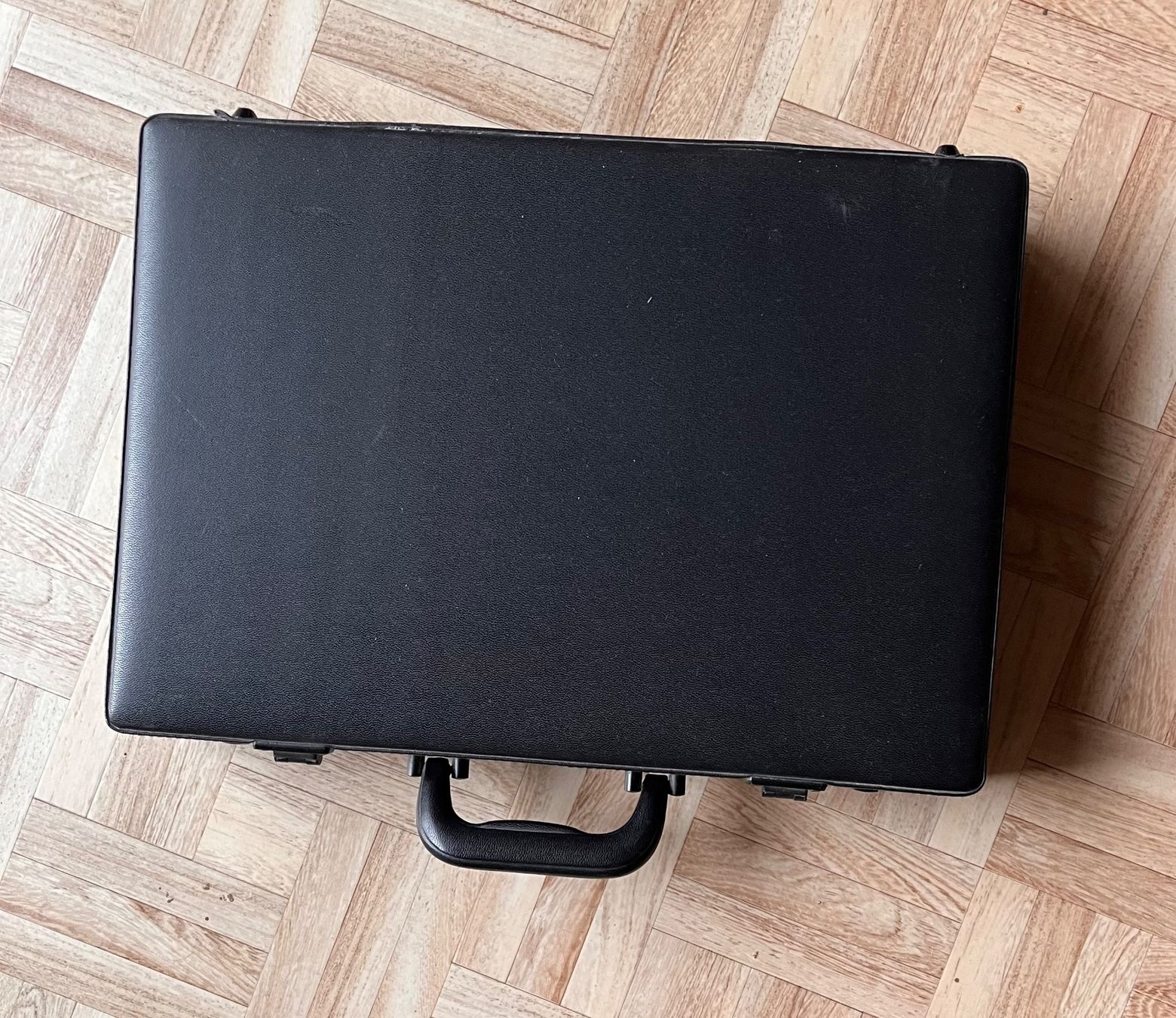 Valises de voyage: Lederkoffer - Aktenkoffer – D'occasion à Bühl b. Aarberg par Schwellaelmeli