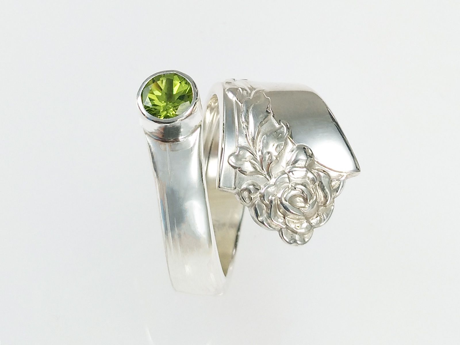 Anelli: Offener Jugendstil Silberring mit Peridot – Nuovo e nell'imballaggio originale da Meilen venduto da Byrd-bijoux