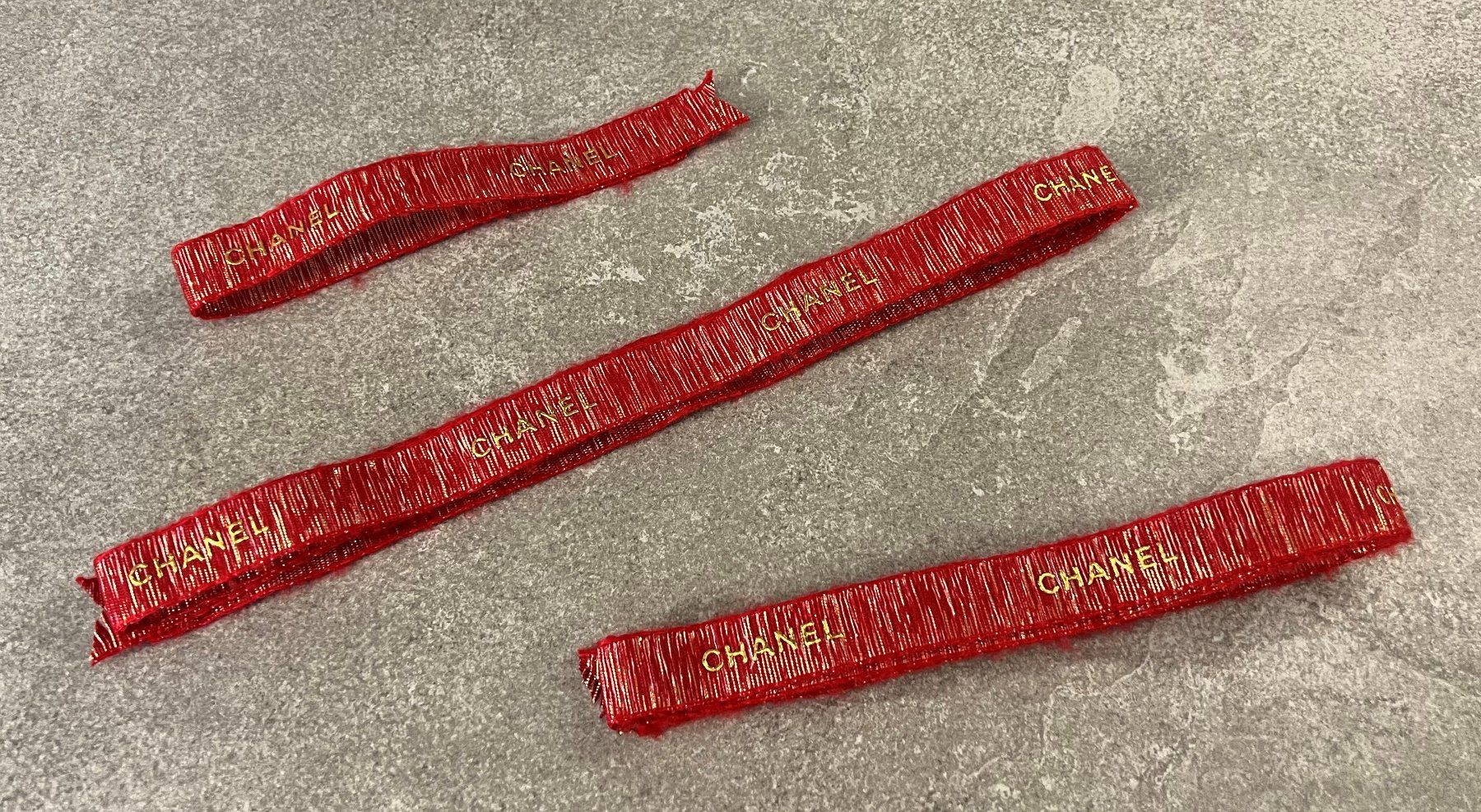 Nastri decorativi: CHANEL Bändel Set in RED ... – Nuovo e nell'imballaggio originale da Chur venduto da Lotti12 2