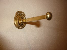 antiker Kleiderbügelhalter klappbare Messing 17 cm