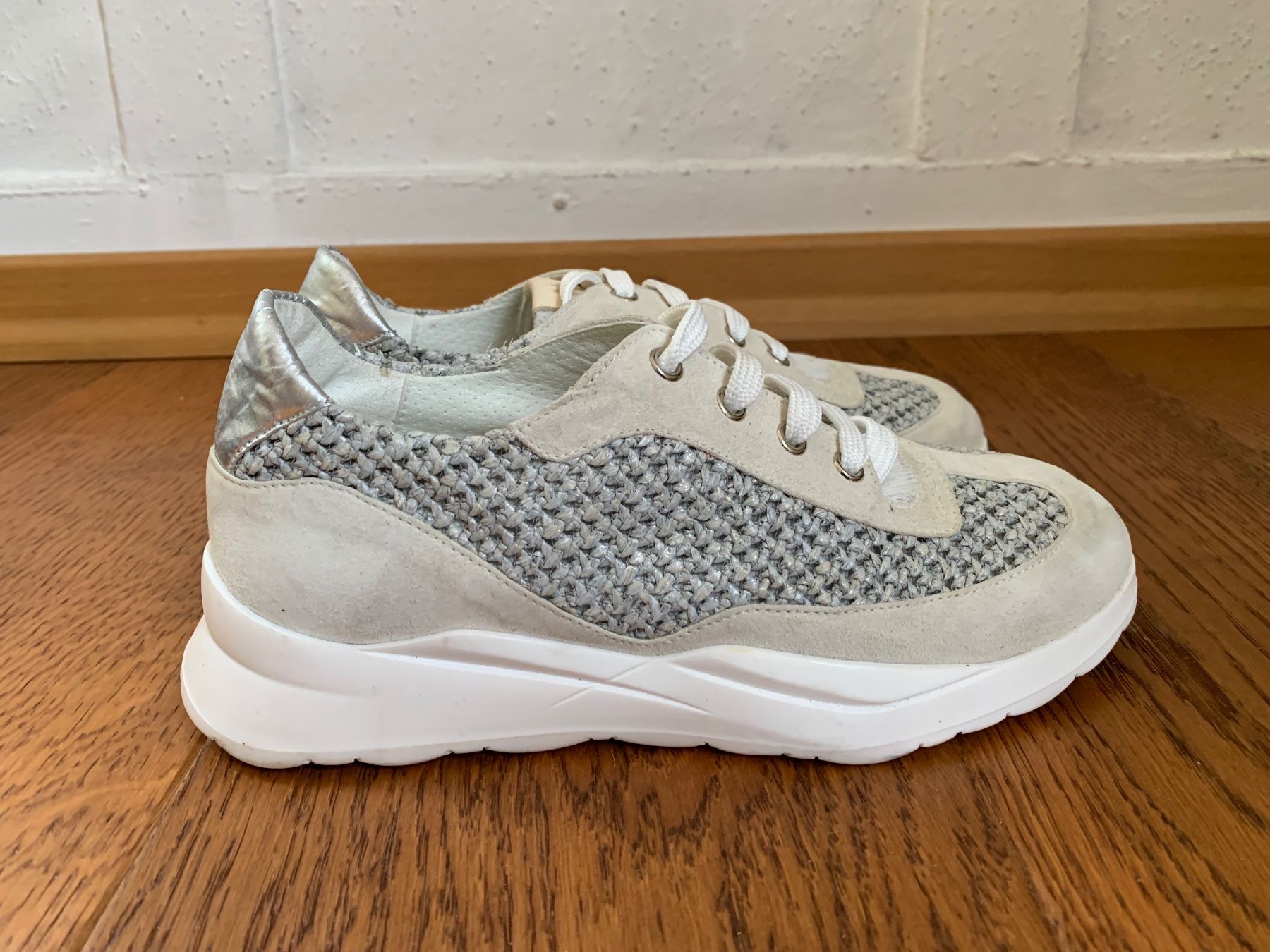 Scarpe da donna: Iki Kai Luxus Sneaker offwhite Gr.37 – Nuovo (secondo la descrizione) da Zürich venduto da finsti 4