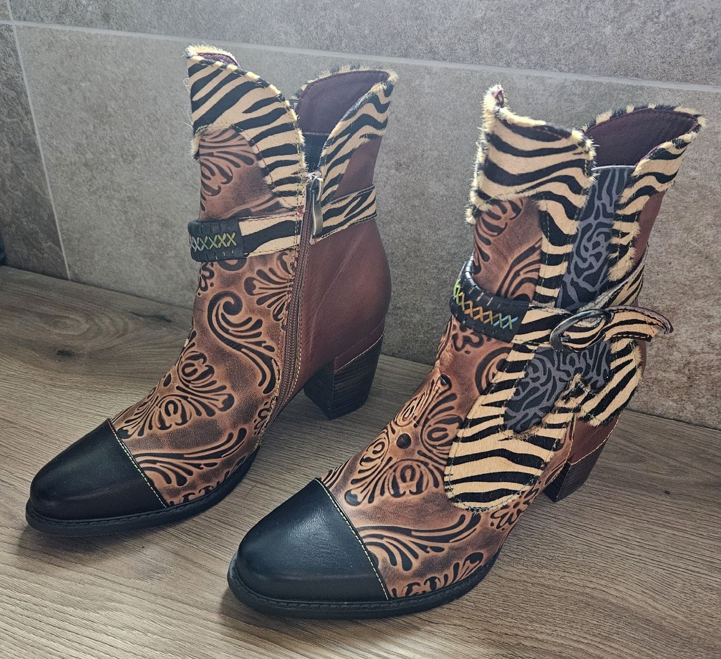 Scarpe da donna: Stiefeletten Gr. 40 - Spendenaktion – Nuovo (secondo la descrizione) da Unterkulm venduto da Beljasch