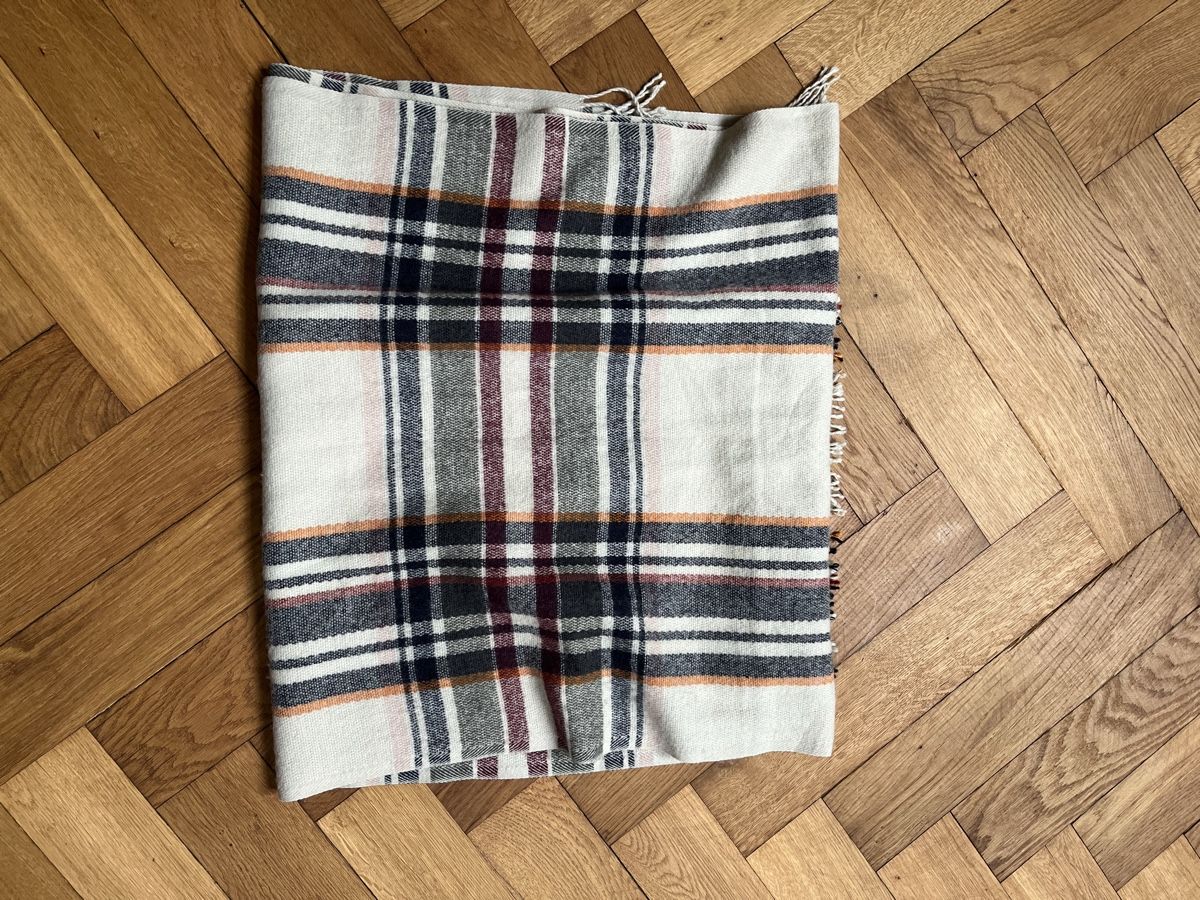 Foulards, Tücher & Schals: Sciarpa calda e morbida a quadri – Gebraucht aus Zürich von cat_rsn7 1