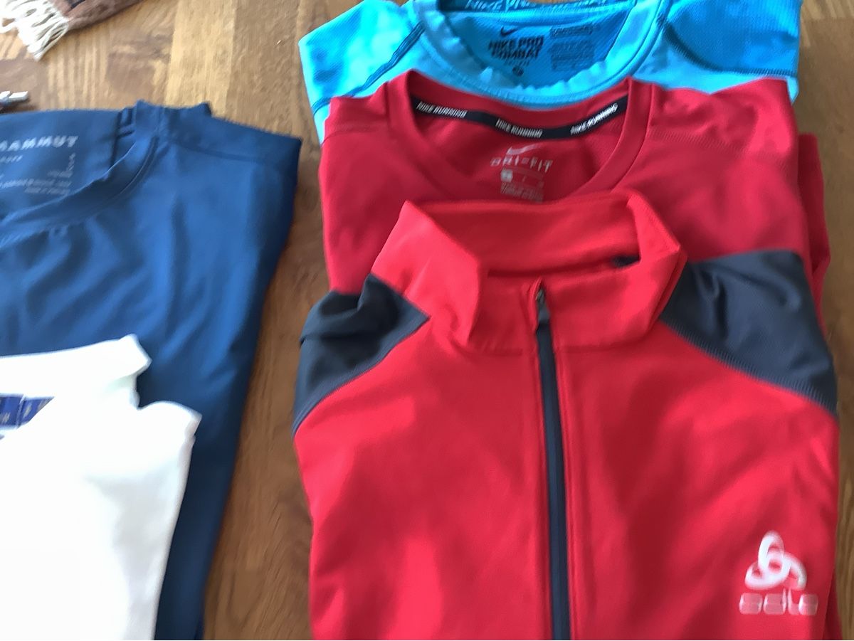 T-Shirts: Sport Shirts  – Gebraucht aus Wildegg von mollilove