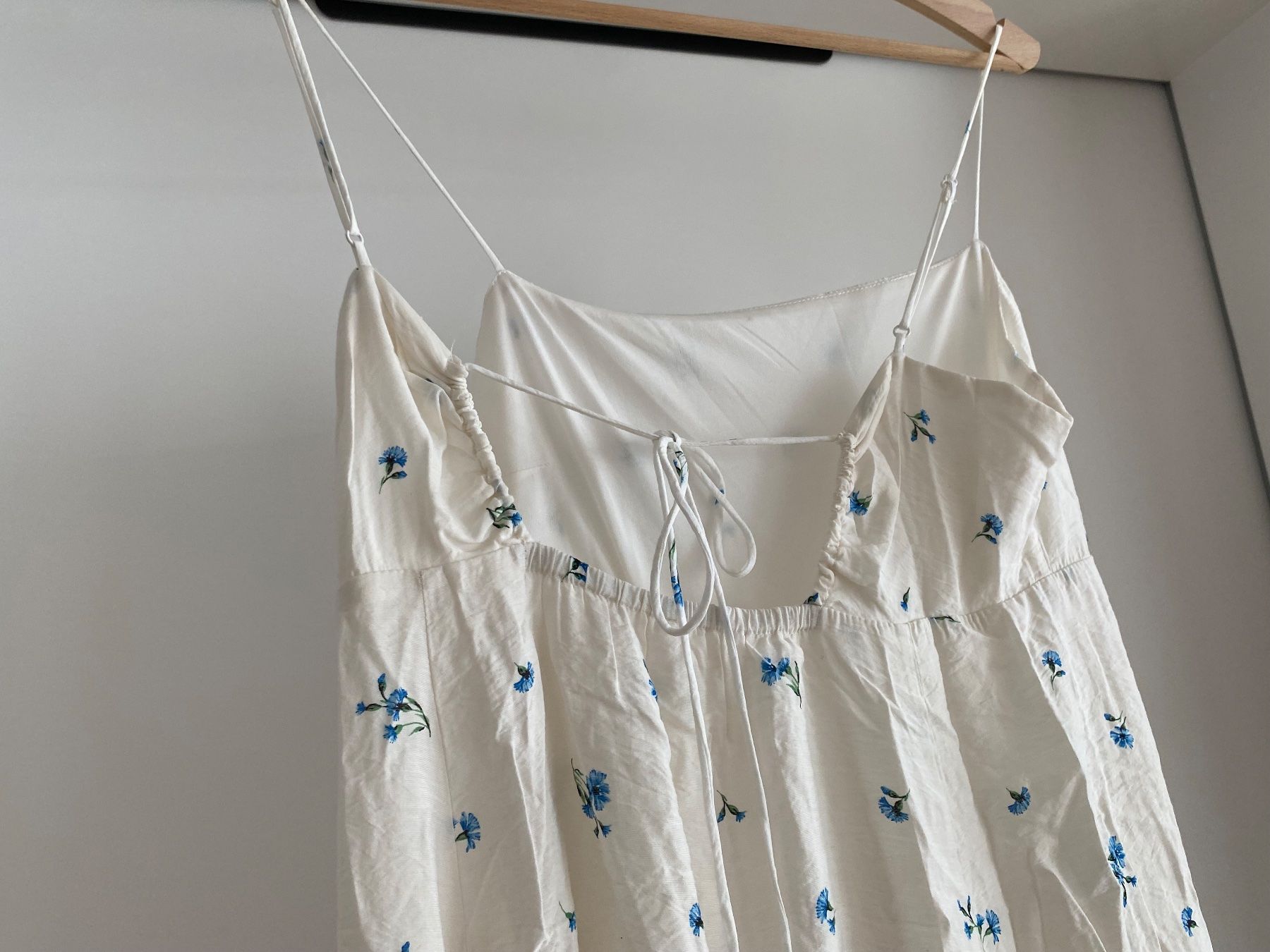 H&M Kleider: Maxikleid mit Blume von H&M – Gebraucht aus Emmen von Linda-Bachmann 3