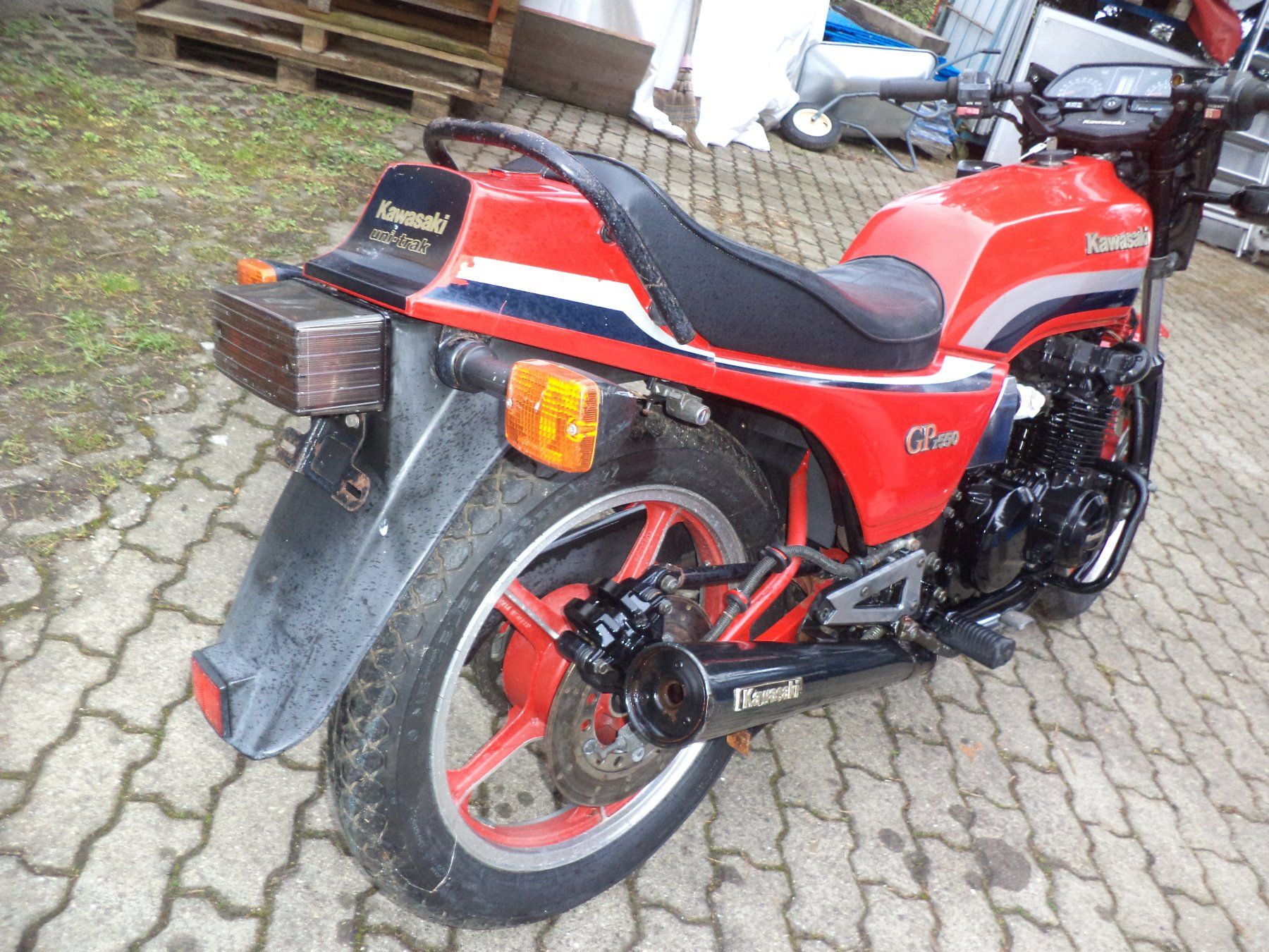 Kawasaki Strasse: Kawasaki GPZ 550H 1982 – Defekt aus Oetwil am See von Avenger07 9