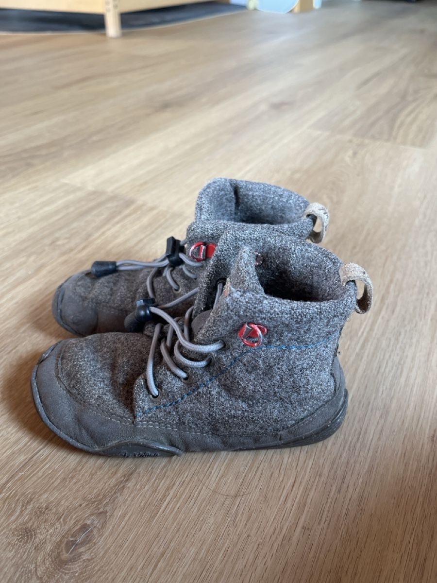 Wildling Scarpe per ragazzi: Wildling Wolle Lupa Gr. 24 – Usato da Zürich venduto da nisone 1