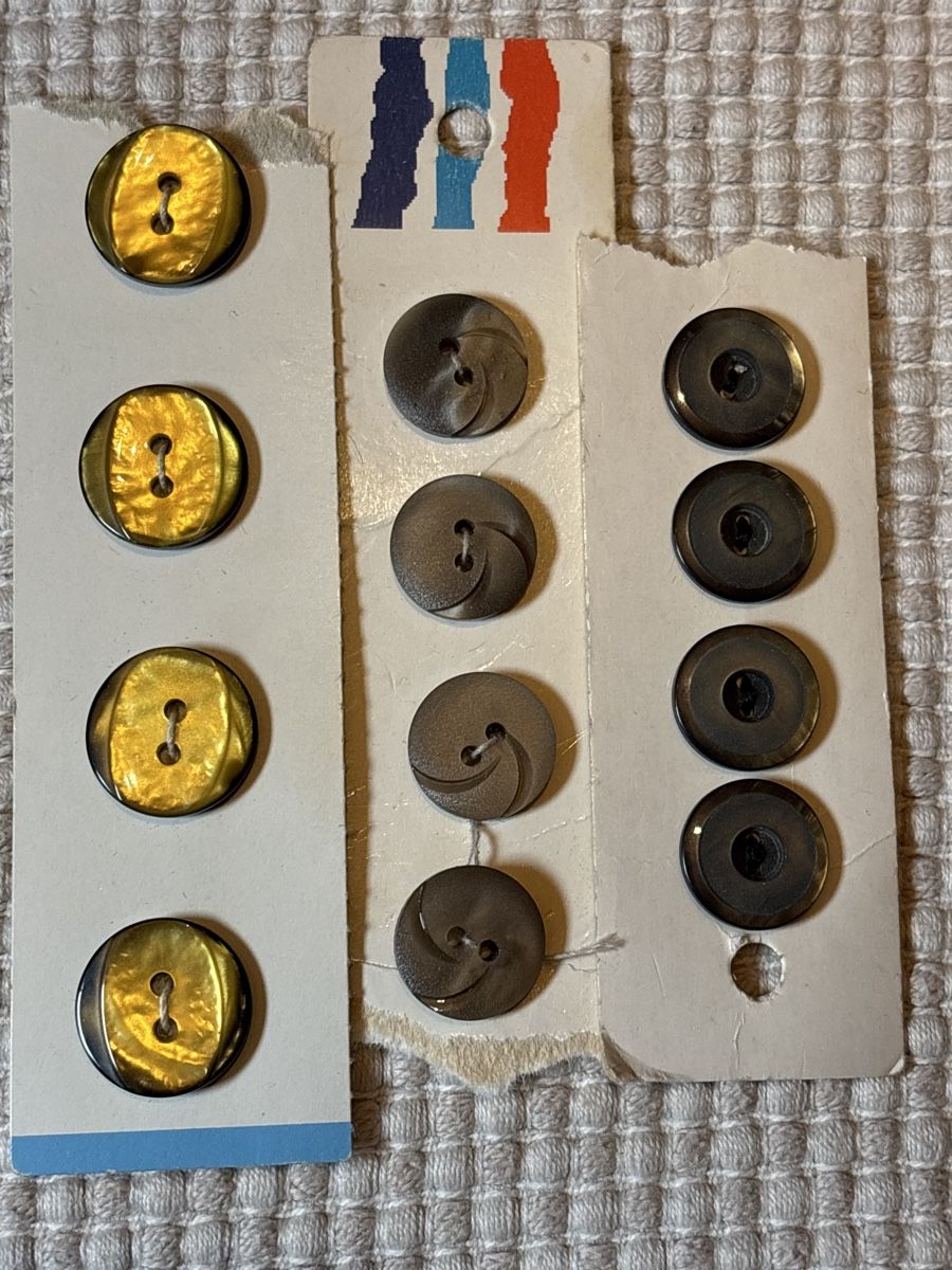 Boutons: 12 Kunststoff Knöpfe – Neuf (Voir description) à Rümlang par Sambas19