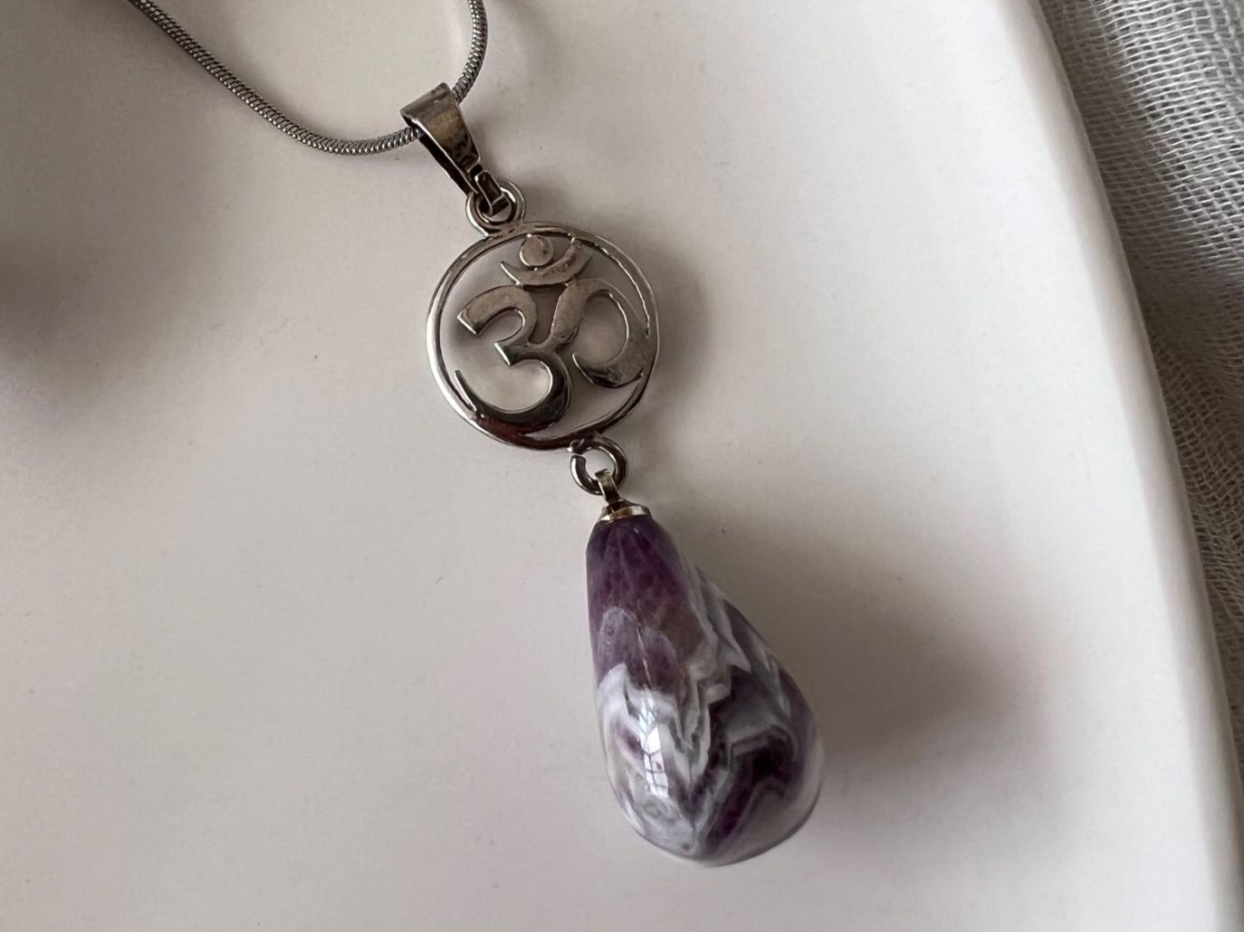 Ciondoli: Pendentif améthyste et symbole AUM – Nuovo e nell'imballaggio originale da Pully venduto da sunaddict
