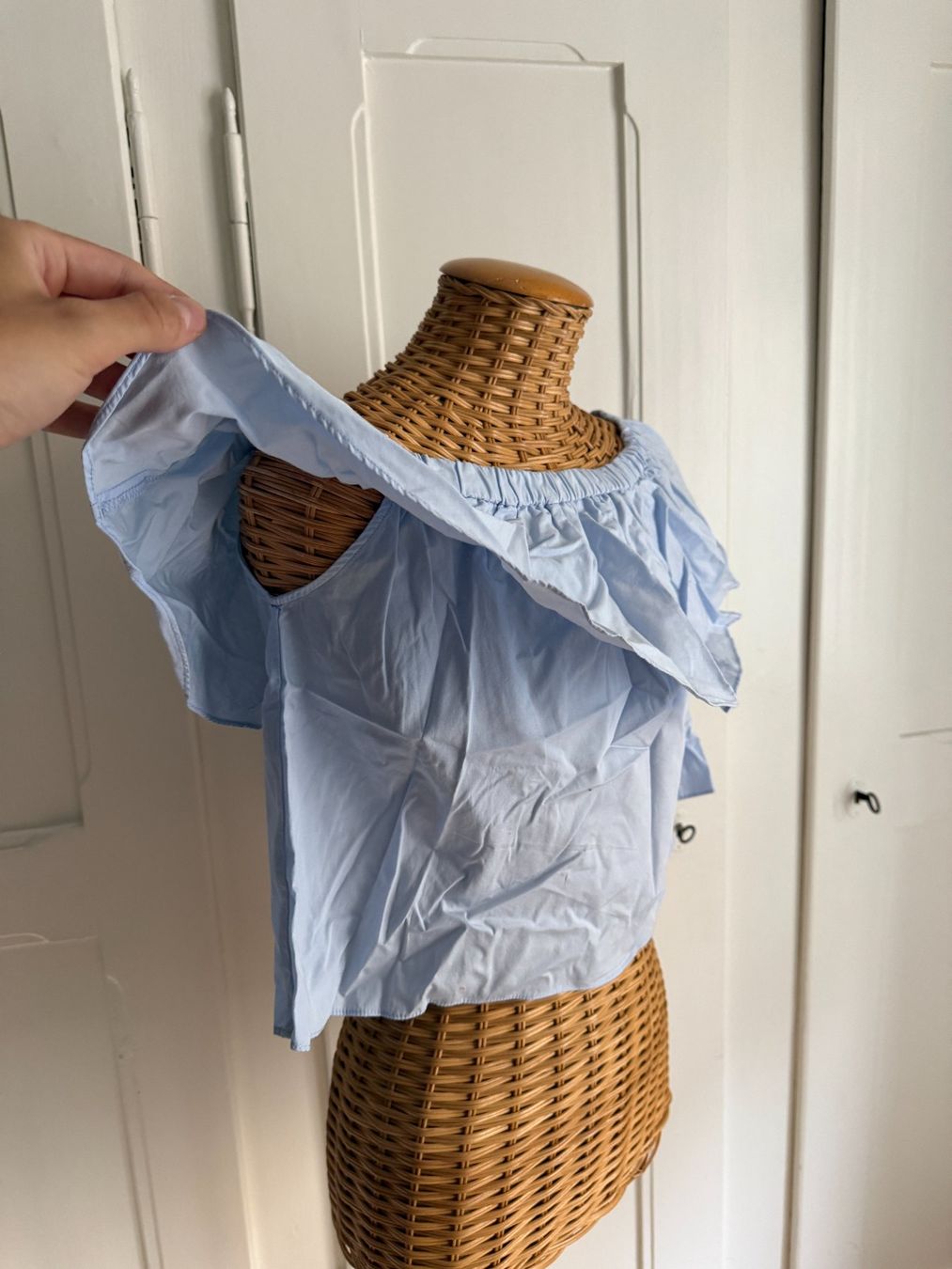 Bershka Tops: BERSHKA - Carmen-Top hellblau mit Volants L – Gebraucht aus Zürich von Diazaio 1