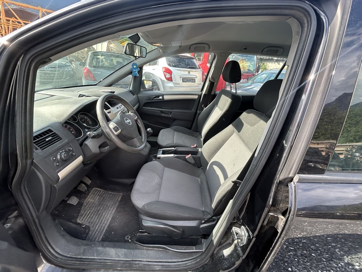 Opel Autos: OPEL Zafira 2.2i 16V - 7-Plätzer – D'occasion à Sargans par automobilen 7