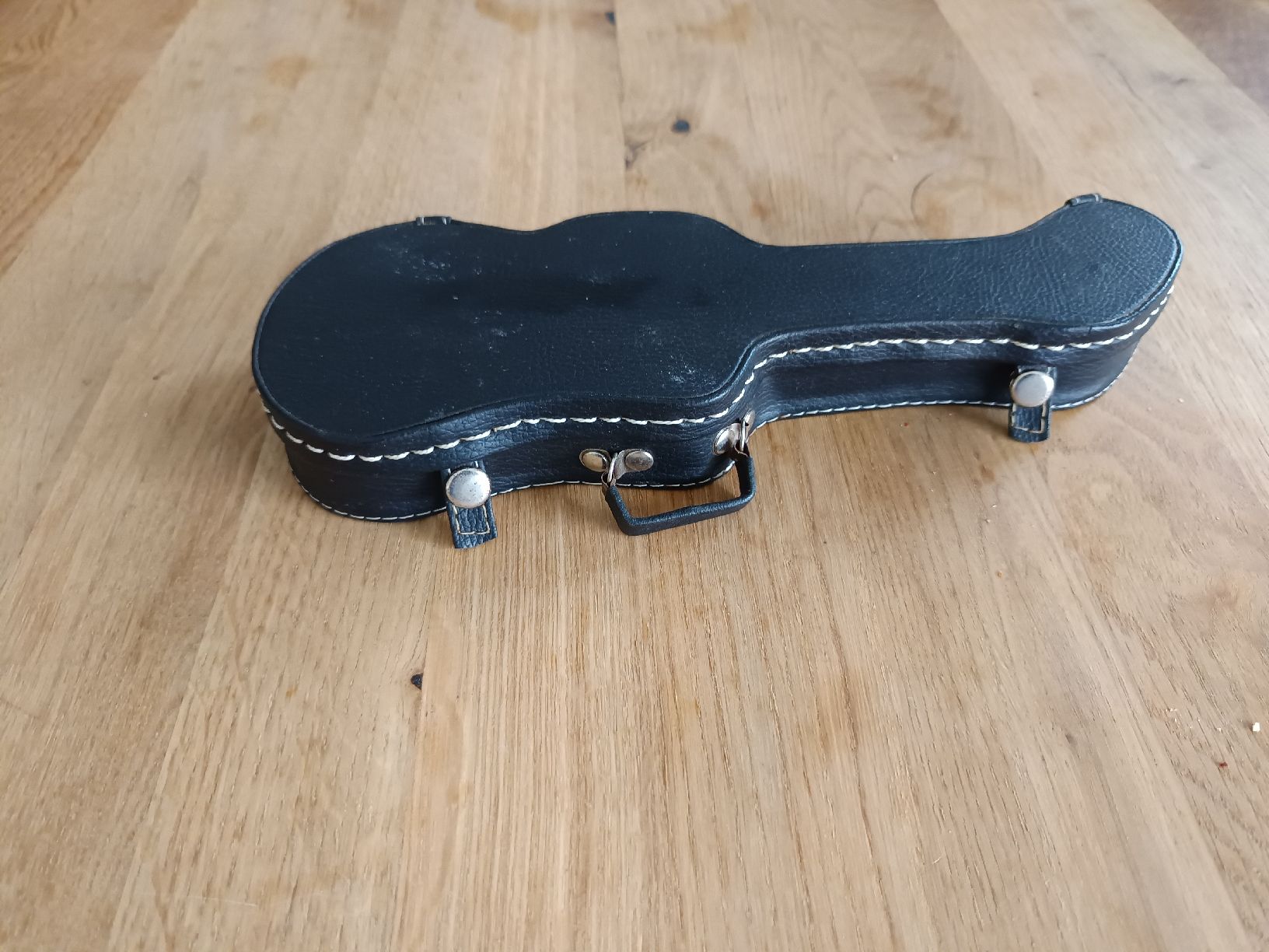 Tutte le decorazioni: Guitare électrique décorative squelette - Rock & Fun – Usato da Niederbipp venduto da Djojoladouille 4