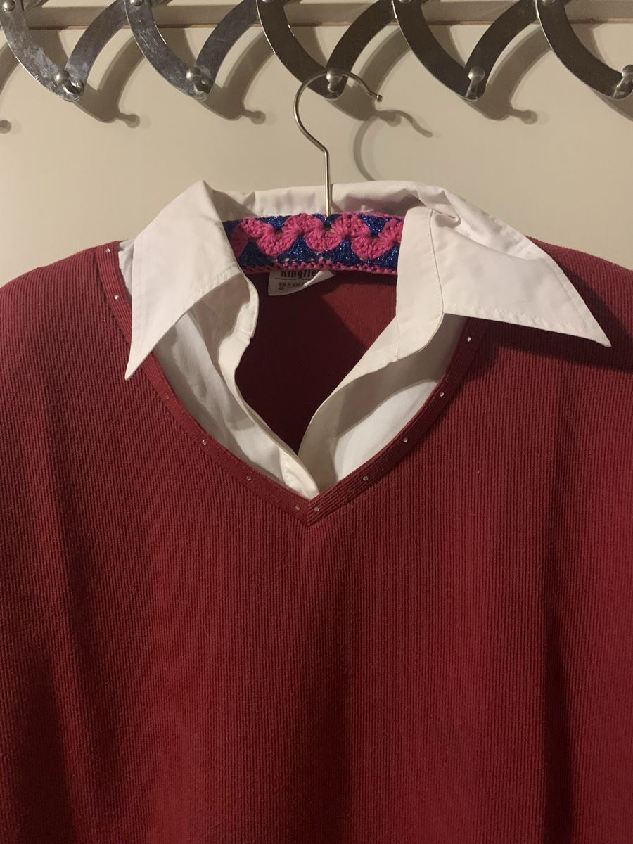 Maglioni & Felpe: Damen Pullover bordeaux Grösse 40/42V-Ausschnitt Blusenkrage – Usato da Laufen venduto da Nivo33 1