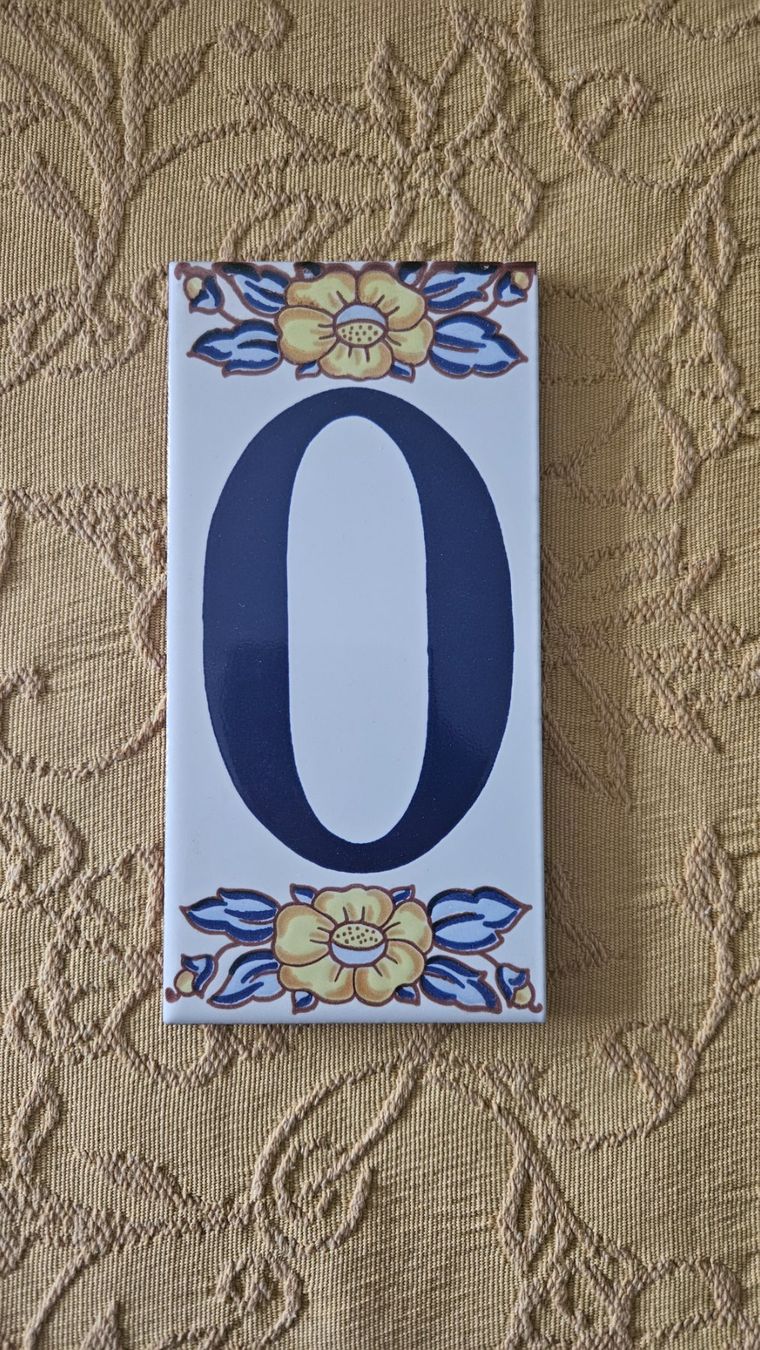 Tutte le decorazioni: Lettera di ceramica smaltata "O" – Usato da Melano venduto da H-Sara