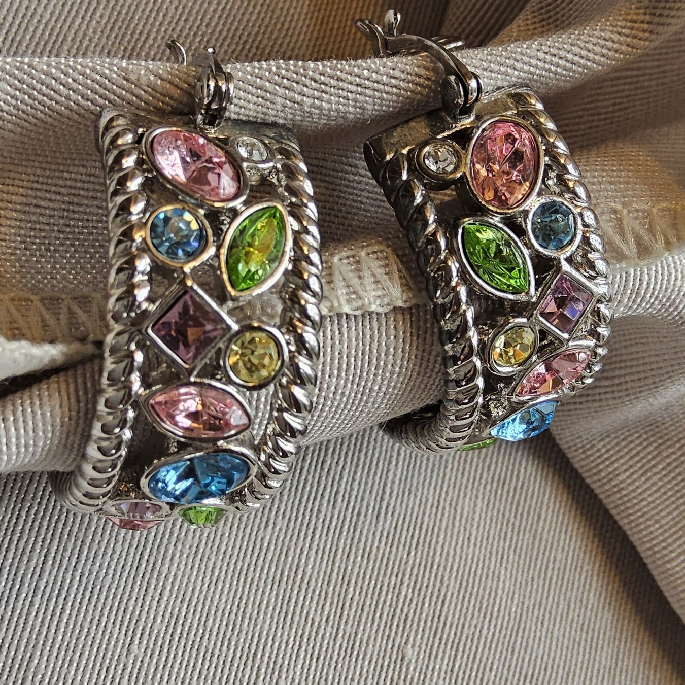 Ohrringe & -stecker: Vintage wunderschöne Strass Creolen – Gebraucht aus Zürich von helsan 1