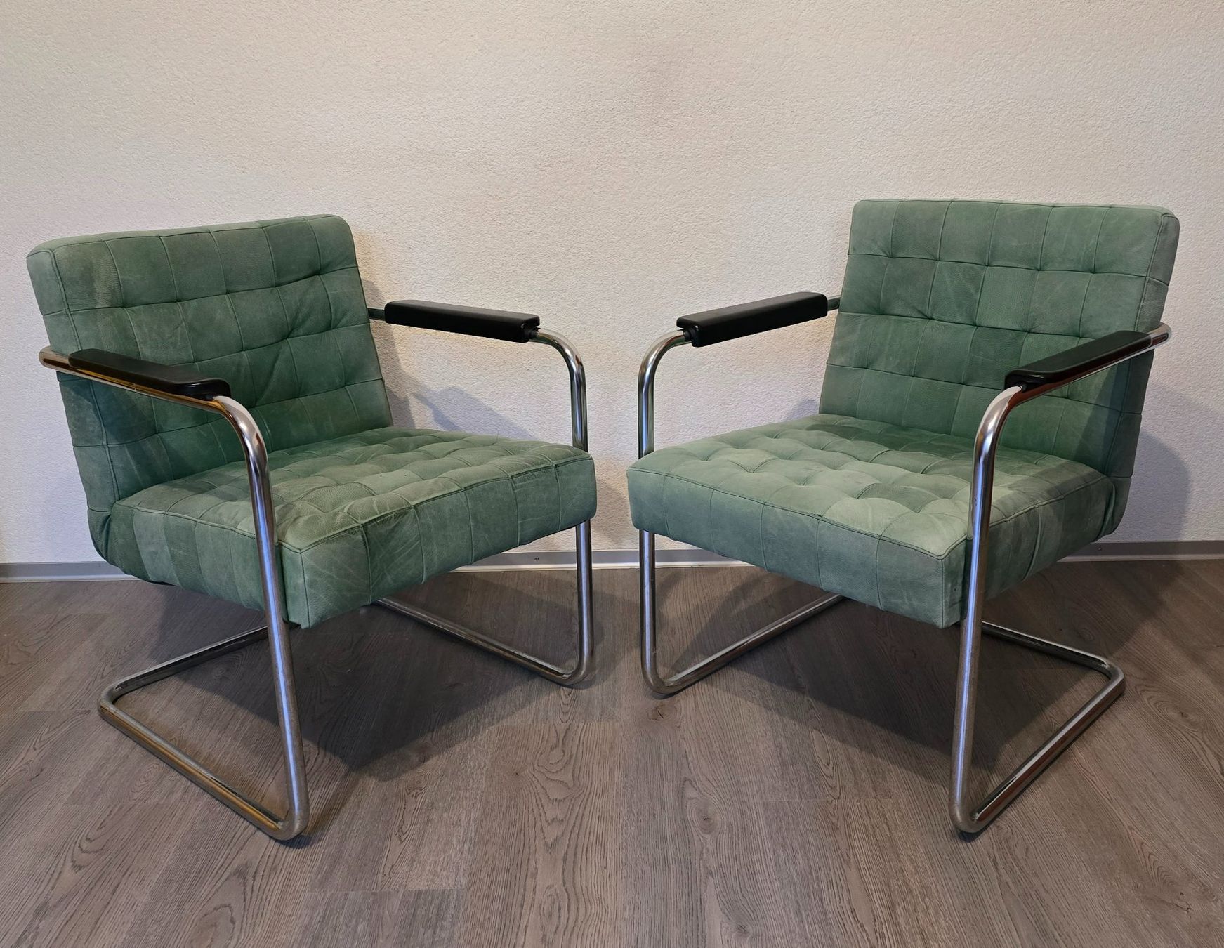 Poltrone: Designer Leder-Sessel in Smaragdgrün – Usato da Ried b. Kerzers venduto da schnackidulli