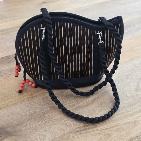 Handtasche schwarz gestreift mit Perlen Neu