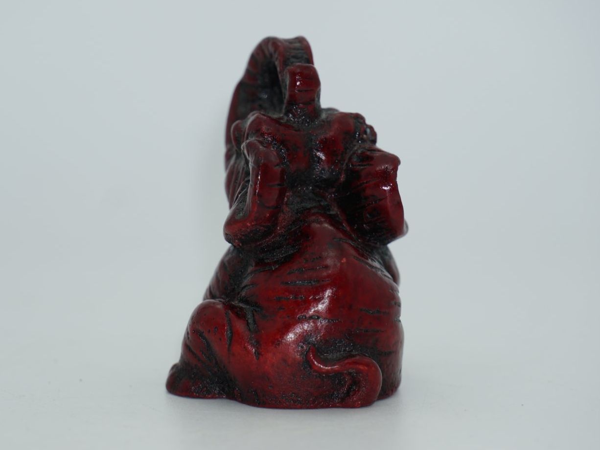 Figuren: Dunkelrote Elefantenfigur – Gebraucht aus Rüti ZH von Restwert_Rueti_ZH 1