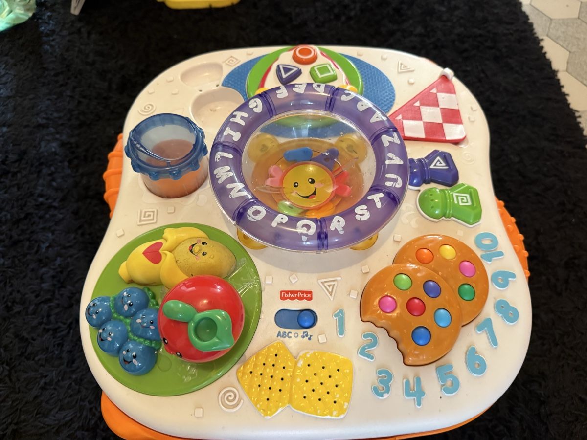 Fisher-Price Giocattoli: Fisher-Price Laugh & Learn table! Fun for learning! – Usato da Nyon venduto da raz_7y76
