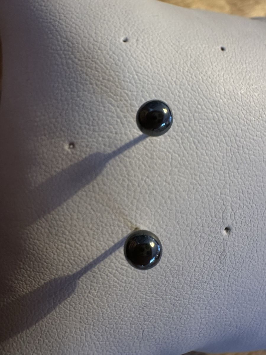 Orecchini pendenti & Orecchini a lobo: Mini Ohrstecker Hämatit Silber – Usato da Herbriggen venduto da Sehrazade 4