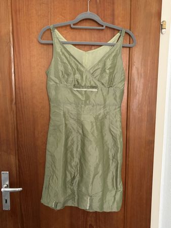 Olivgrünes Kostüm, Kleid Gr. 36, Blazer Gr. 34