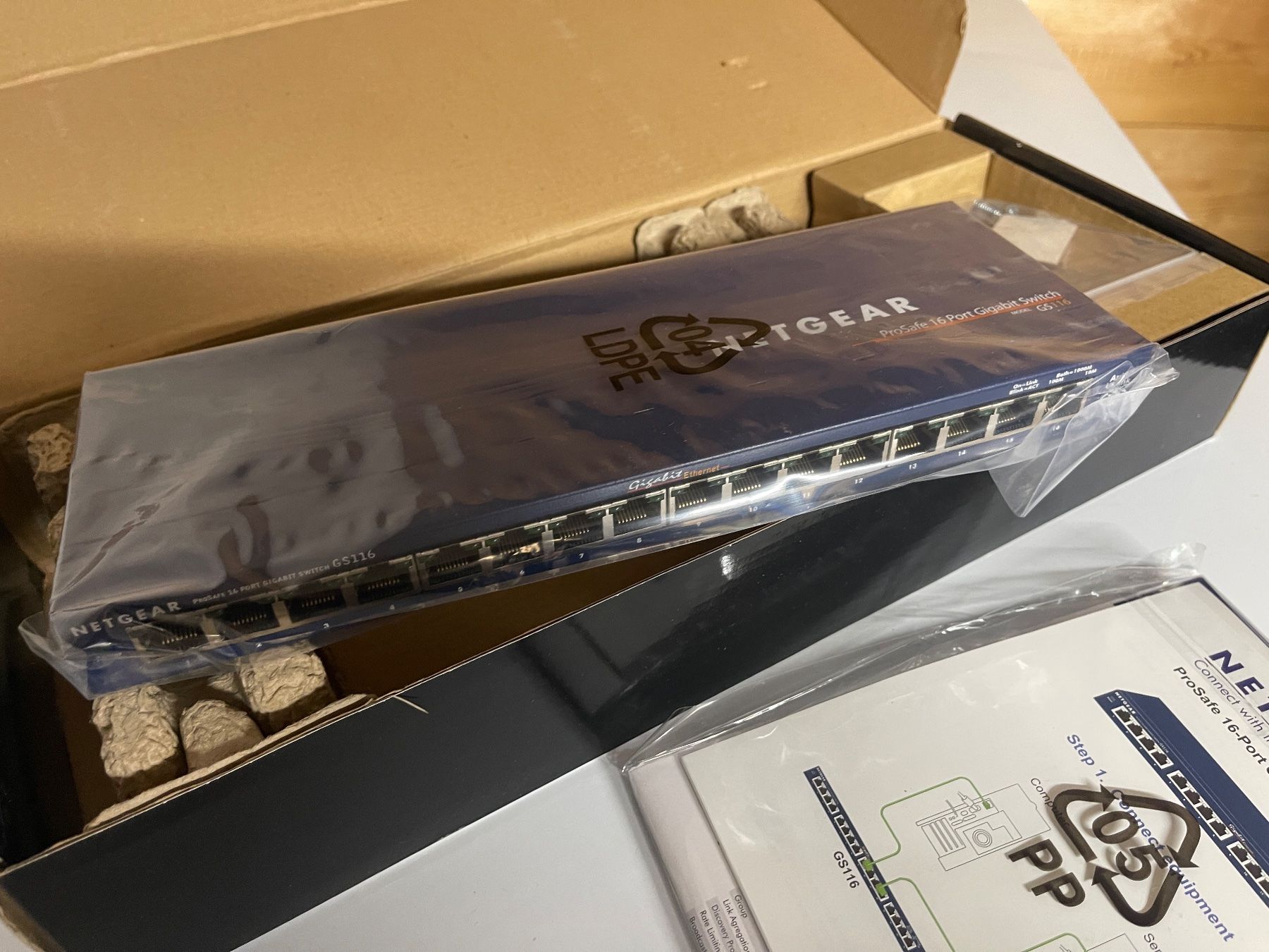 Netgear Hubs & Switches: Netgear ProSafe 16-port Gigabit Switch GS116 – Neu und originalverpackt aus Balterswil von Rahasler 2