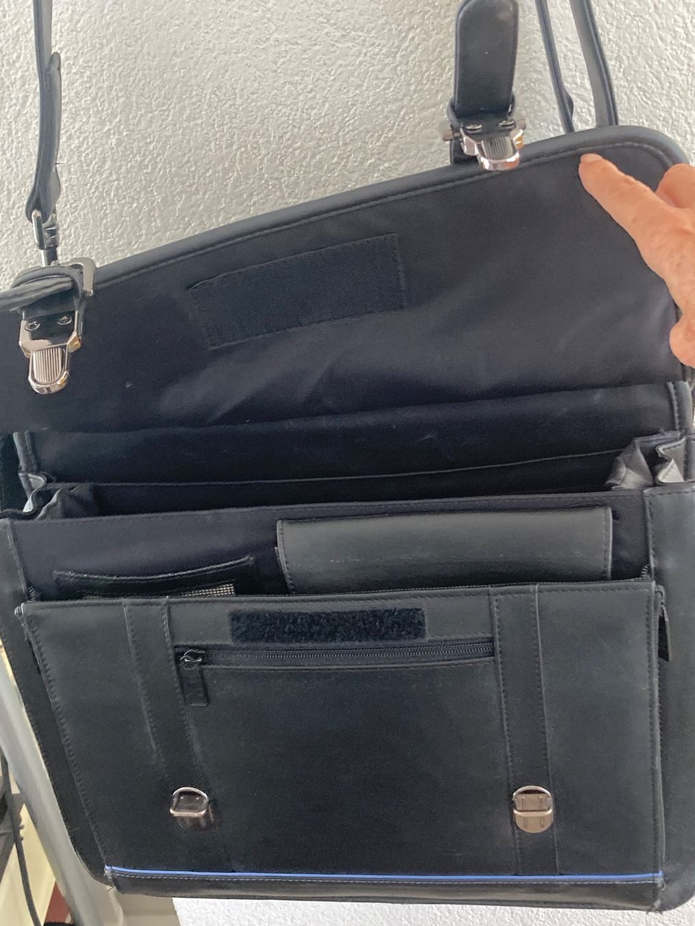 Koffer & Taschen: Akten- Laptop Tasche Schwarz – Gebraucht aus Biel-Benken BL von yoho 3