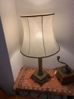 Lampe de table vintage en marbre avec abat-jour élégant