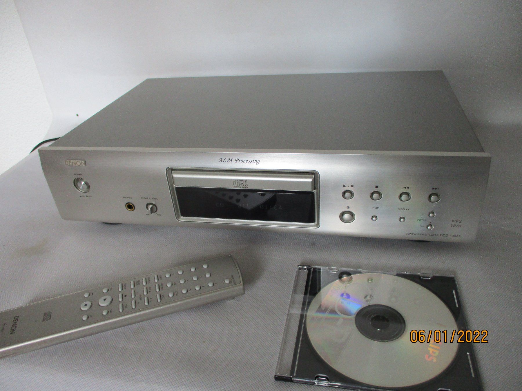 Denon Lettore multimediale & Streamer: Denon DCD-700AE CD-Player mit MP3 in Silber – Usato da Liestal venduto da Disc-Point