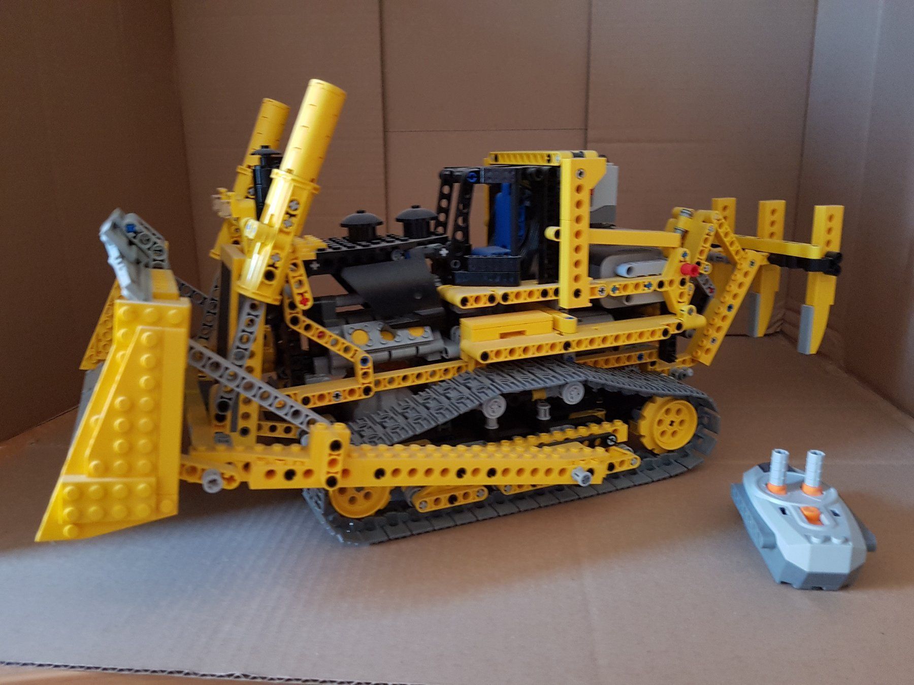 Lego Kit di costruzioni: LEGO Technic Bulldozer (motorisiert) – Usato da Sirnach venduto da Schte001