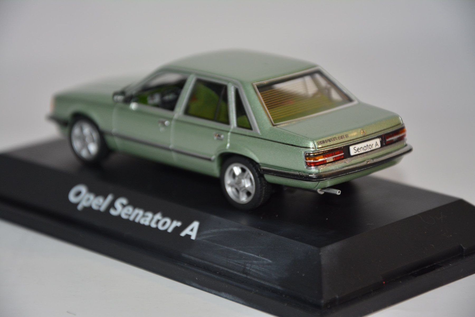 Opel Modellautos: Opel Senator A , opalgrün , Schuco , 1:43 – Neu und originalverpackt aus Goldach von Feivel9 8