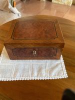 Antica bauletto in legno intarsiata con chiave 🗝️