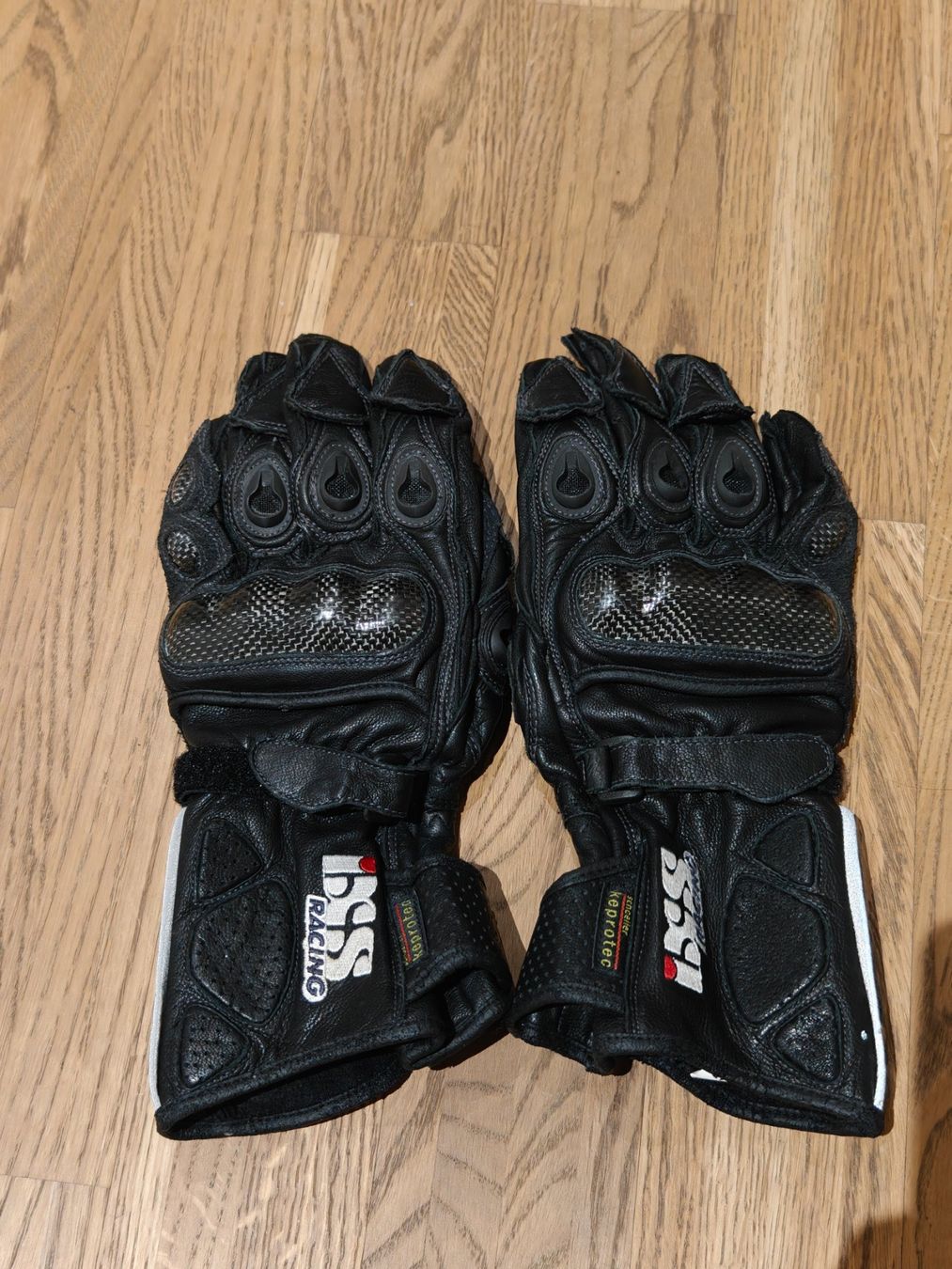 IXS Guanti & manicotti: IXS Motorrad Handschuhe Leder Carbon – Usato da Wallisellen venduto da m00ds