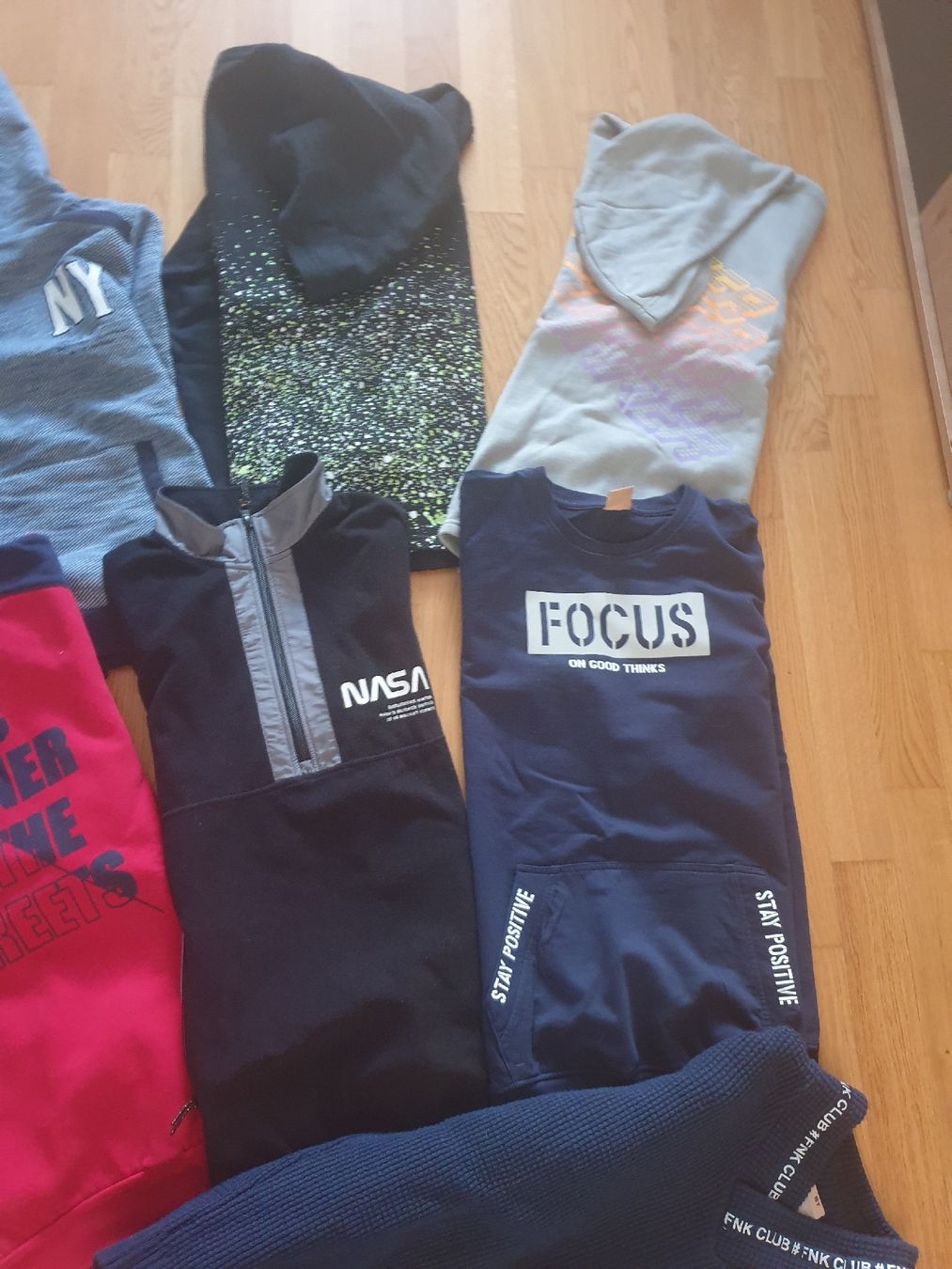 Lotti & Set di vestiti: Neu blouse marque H&M et autres marque. – Nuovo (secondo la descrizione) da Fribourg venduto da mal_8zjh 2