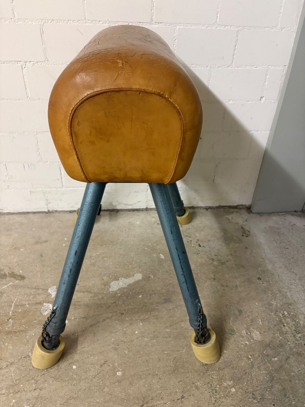 Alder+Eisenhut Hometrainer: Turngerät Sprungbock, Leder Vintage Retro – Gebraucht aus Schleinikon von riet_2026 1