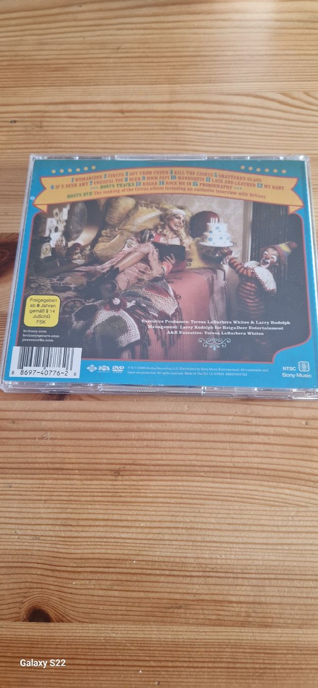 CD: CD Britney Spears Circus Deluxe Edition – Usato da Yvonand venduto da CD-KINGDOM 2