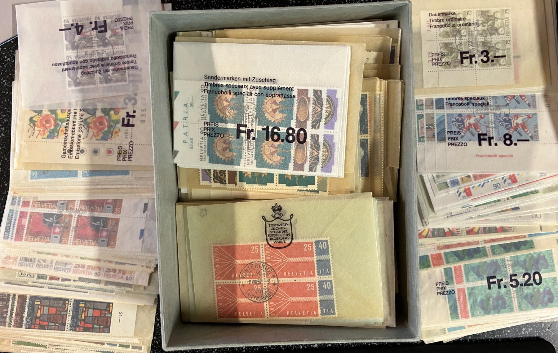 Tous les timbres: Schweiz: Kistchen mit min. 2000 4erblocks PJ + PP + Werbe – D'occasion à Eschlikon TG par PhilCon 1