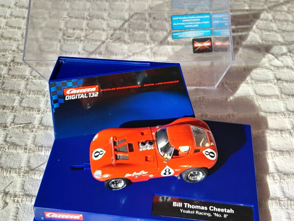 Carrera Digital 30622 - Bill Thomas Cheetah Yeakel Racing N°8 - Éclairée