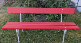 Rote Gartenbank Holz Metall robust und wetterfest 