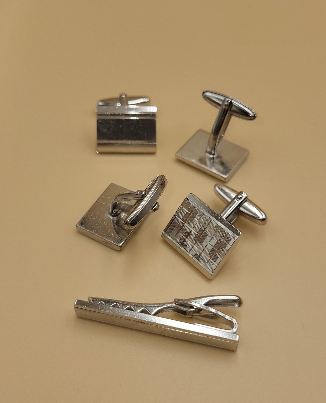 Gemelli: Elegante Manschettenknöpfe & Krawattenklemme Set, – Usato da Wald ZH venduto da SwissPawnshop 1