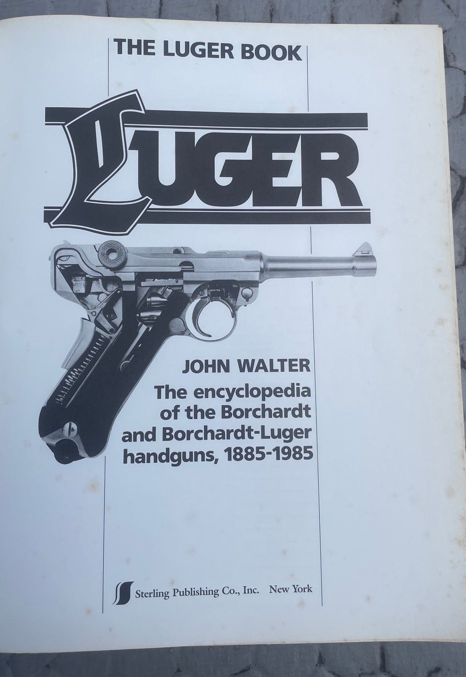 Bücher: The LUGER BOOK. John Walter 1991 – Defekt aus Versoix von HELVETICA_1 1