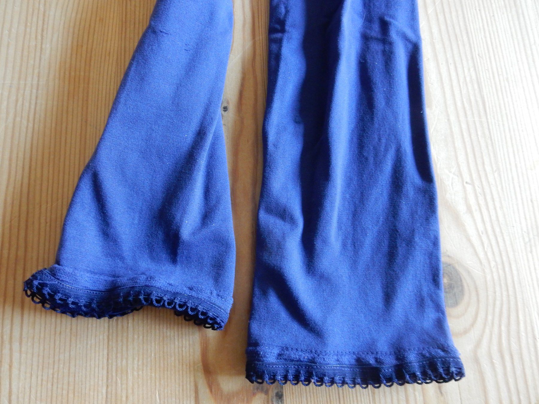 Leggings: Dunkelblaue Leggins 38 mit Spitzenabschluss Strümpfe – Usato da Jona venduto da simongarden 2