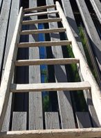 Ältere Holzleiter - ideal für Garten oder Dekoration!
