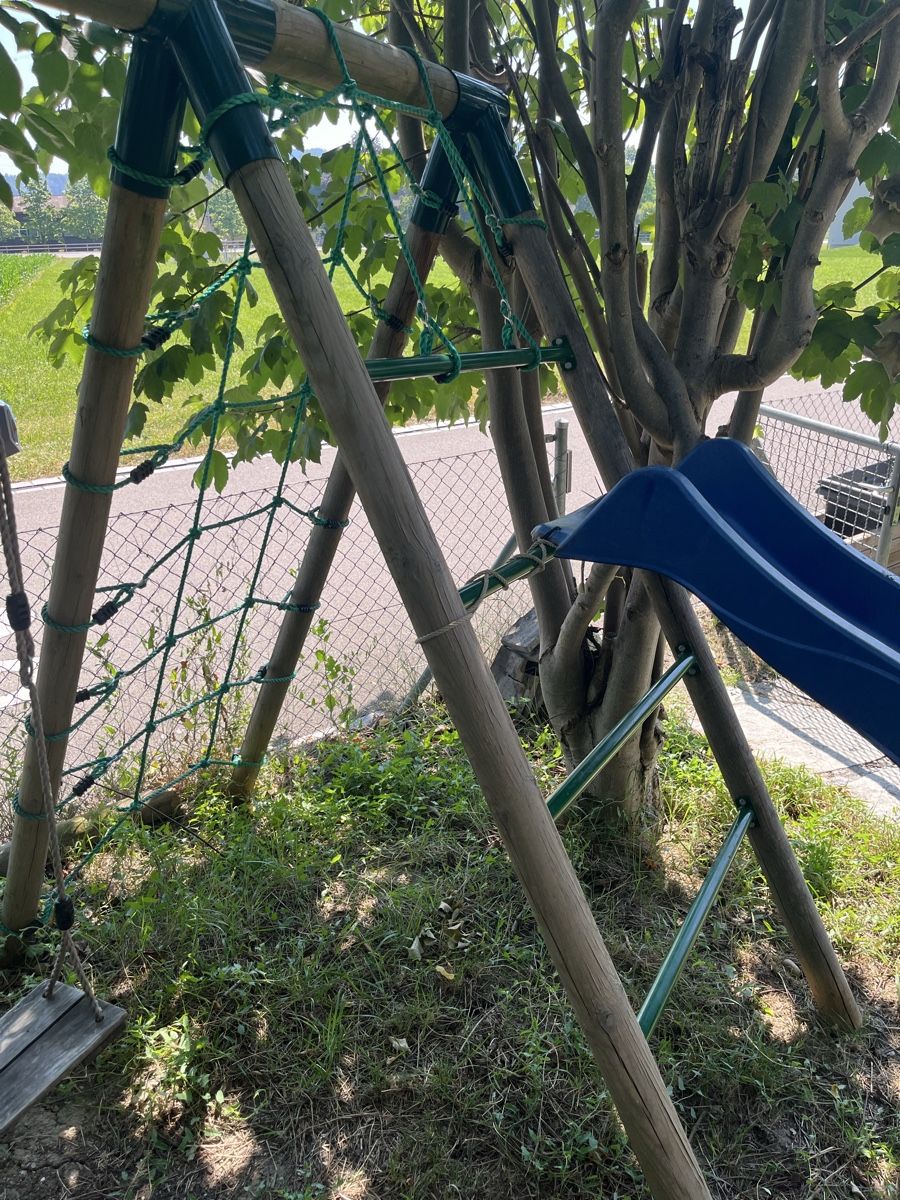 Altre altalene da giardino: Schaukelgerüst massiv mit Rutsche  – Usato da Frauenfeld venduto da Ericandreas 1