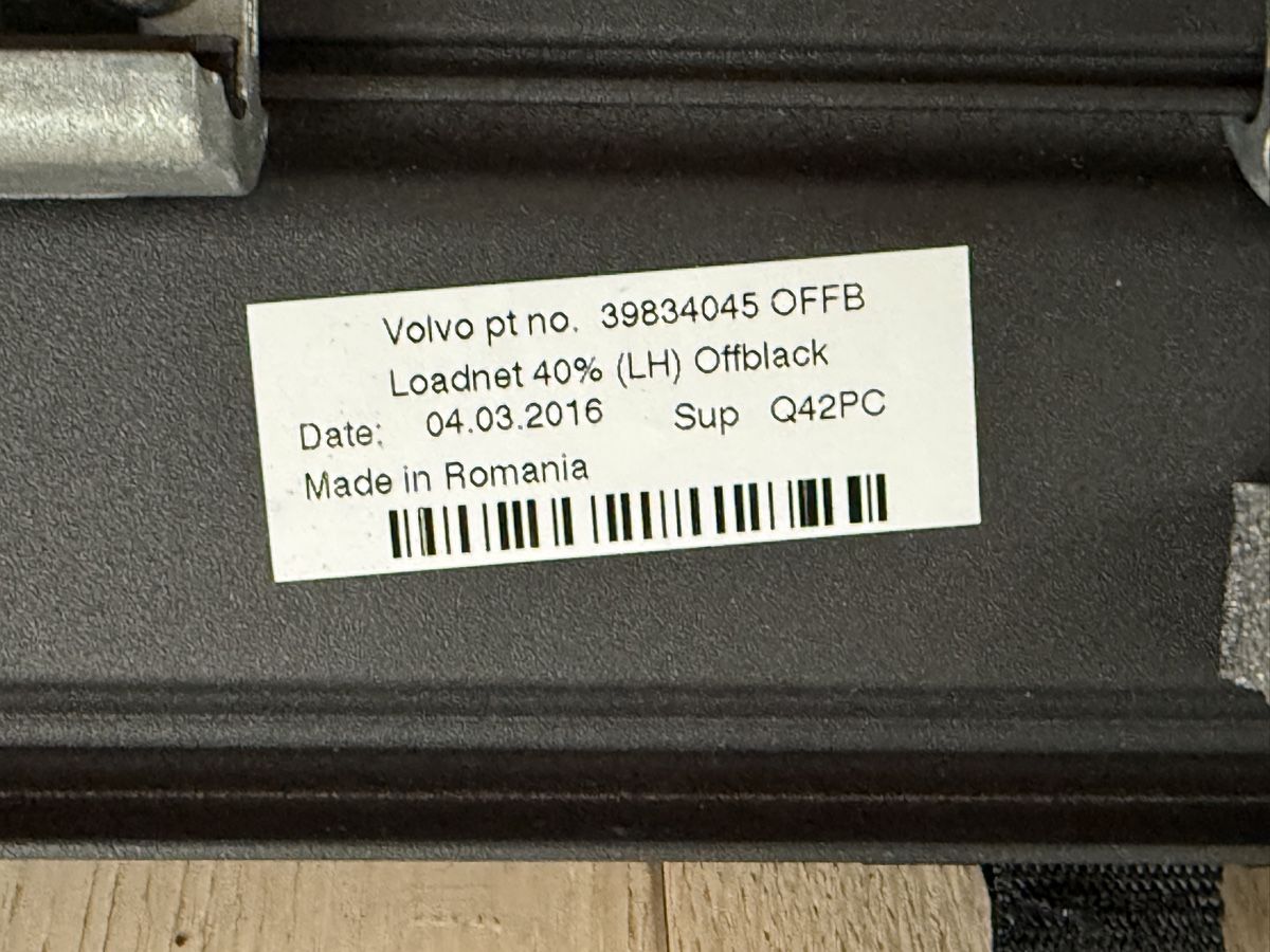 Volvo Tutti pezzi di ricambio auto: Volvo Load Net Set, 2016 - Safe Travel Essential! – Usato da Remetschwil venduto da AnnaLq 1